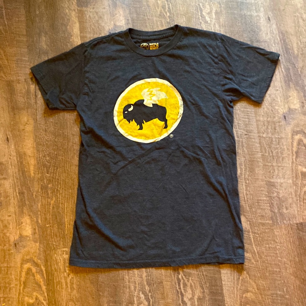 Small (S) Buffalo Wild Wings T-Shirt Gray